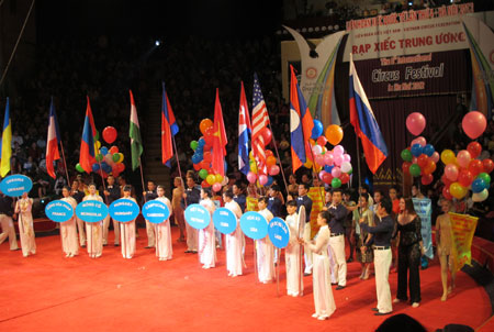 11 nước tham gia Liên hoan Xiếc quốc tế lần thứ IV 2012 
